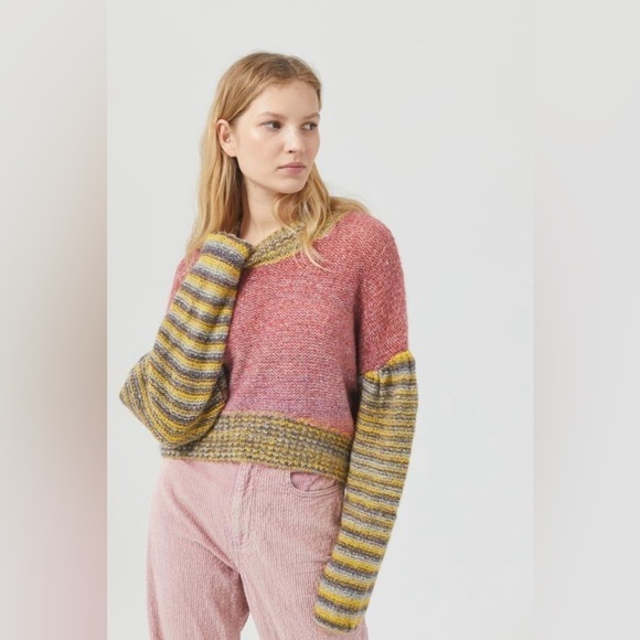 Urban Outfitters Lennon Cropped Sweater - Picture 3 of 10